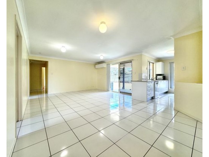 8 Coolum Court, Regents Park QLD 4118