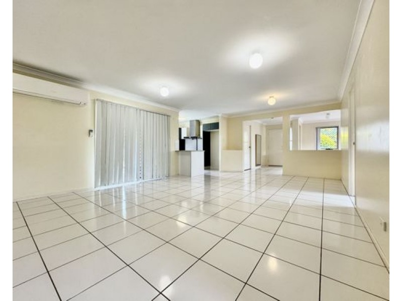 8 Coolum Court, Regents Park QLD 4118