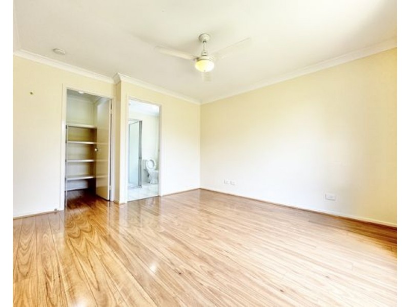 8 Coolum Court, Regents Park QLD 4118