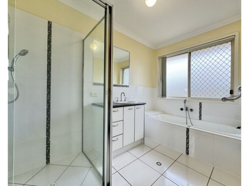 8 Coolum Court, Regents Park QLD 4118