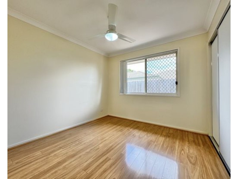 8 Coolum Court, Regents Park QLD 4118