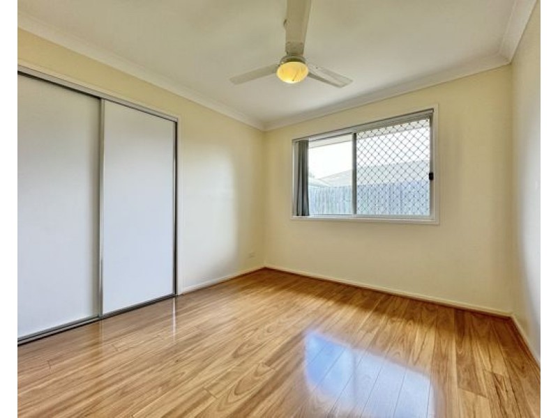 8 Coolum Court, Regents Park QLD 4118