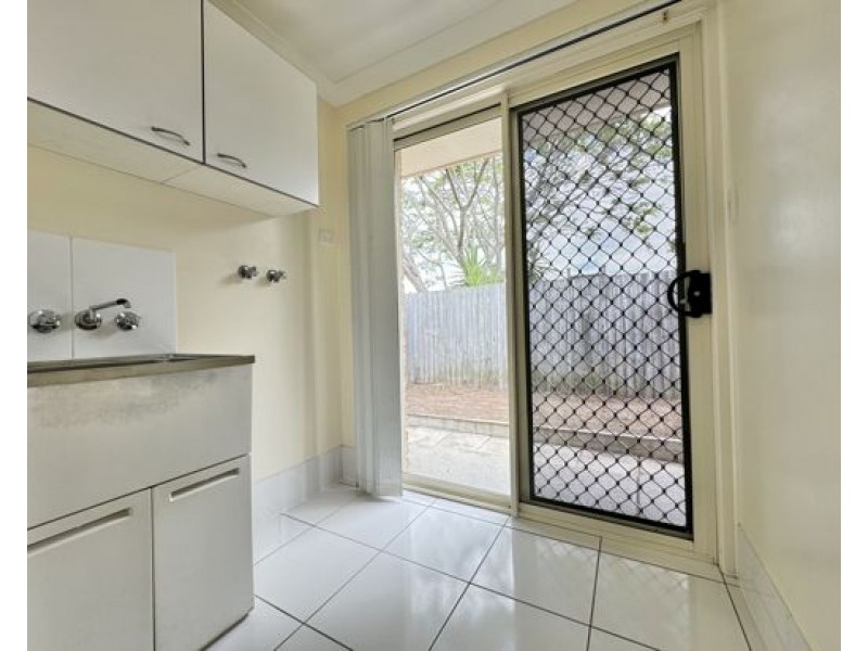 8 Coolum Court, Regents Park QLD 4118