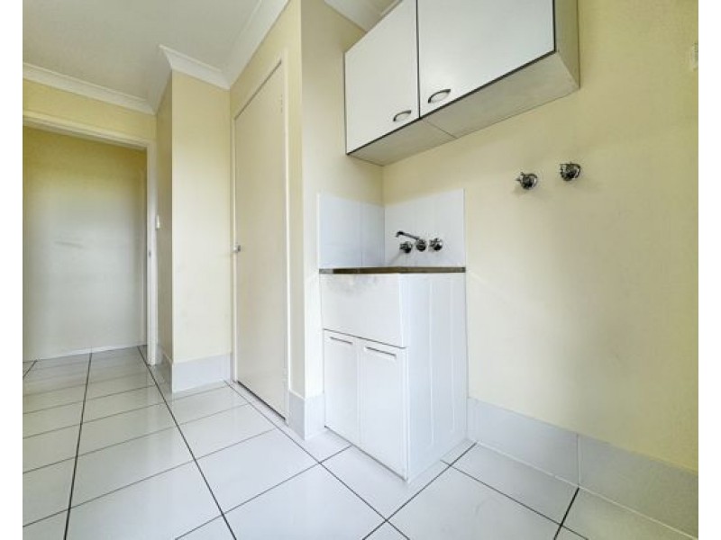 8 Coolum Court, Regents Park QLD 4118