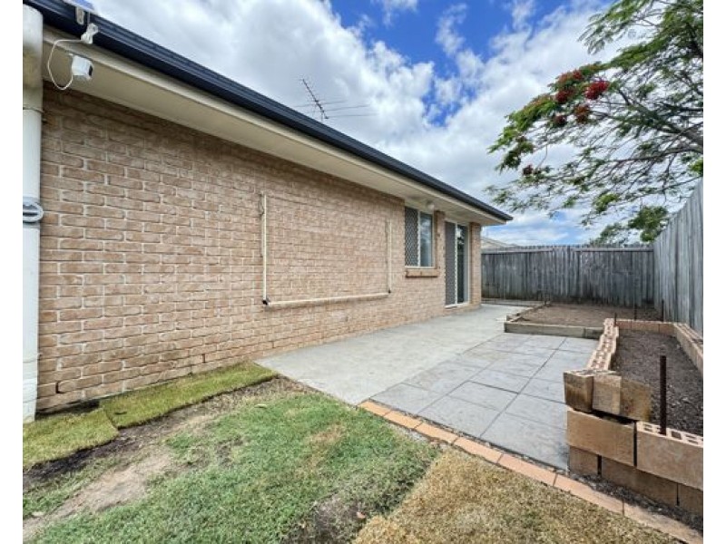 8 Coolum Court, Regents Park QLD 4118