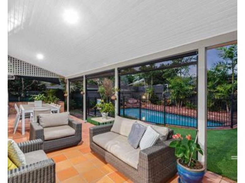 1 Brodick street, Carindale QLD 4152