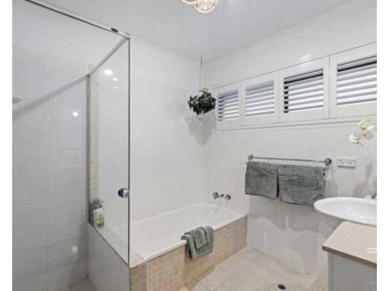 1 Brodick street, Carindale QLD 4152