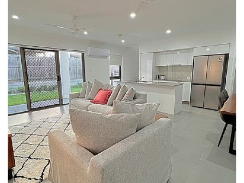 36 Avondale Cres, Parkinson QLD 4115