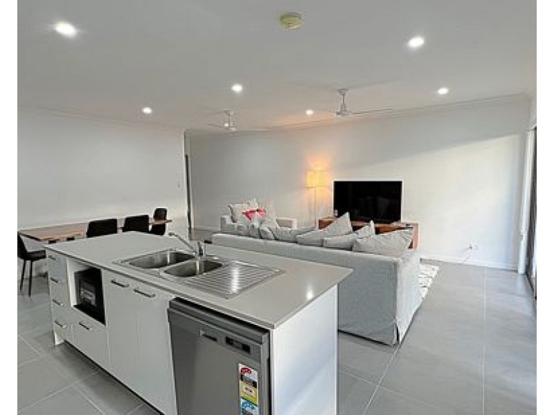 36 Avondale Cres, Parkinson QLD 4115