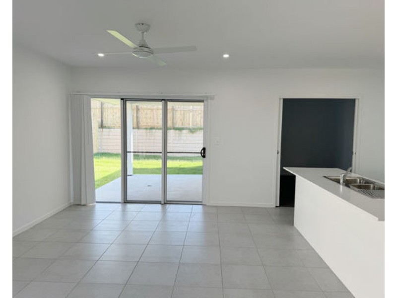 68 Juniper Dr, Greenbank QLD 4124