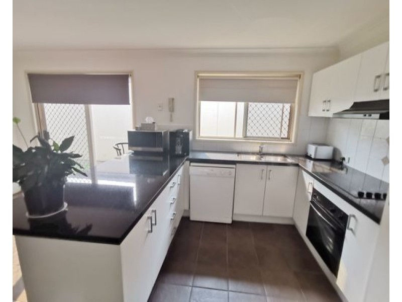 100/2 Anaheim drive, Helensvale QLD 4212