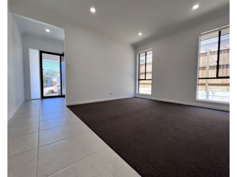 12 Robin Street, Morayfield QLD 4506