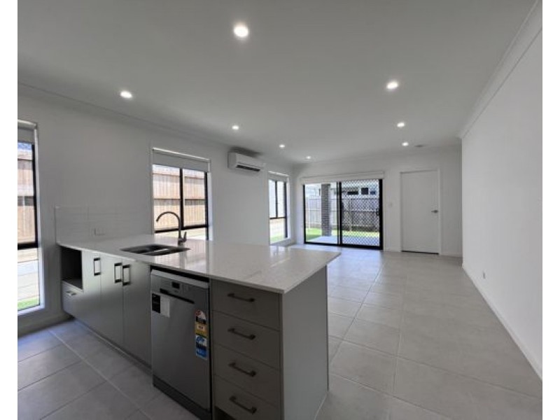 12 Robin Street, Morayfield QLD 4506