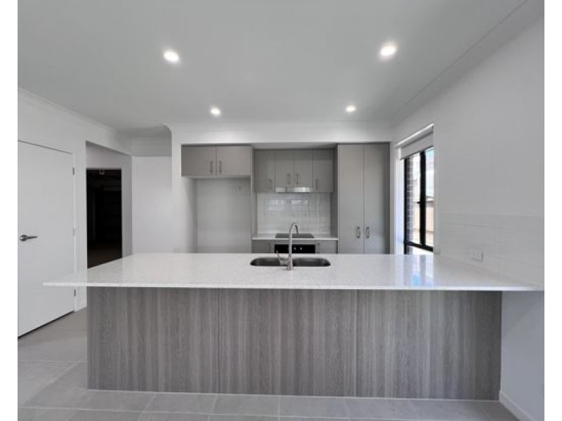 12 Robin Street, Morayfield QLD 4506