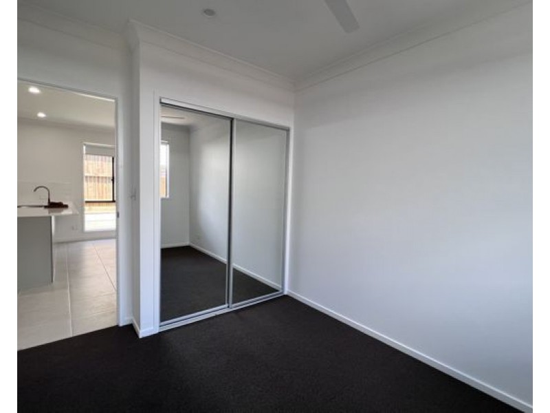 12 Robin Street, Morayfield QLD 4506