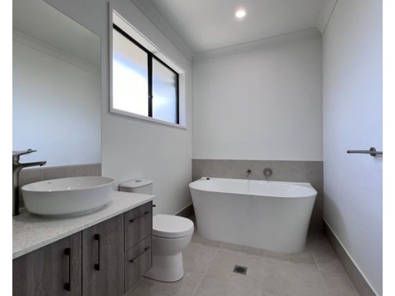 12 Robin Street, Morayfield QLD 4506