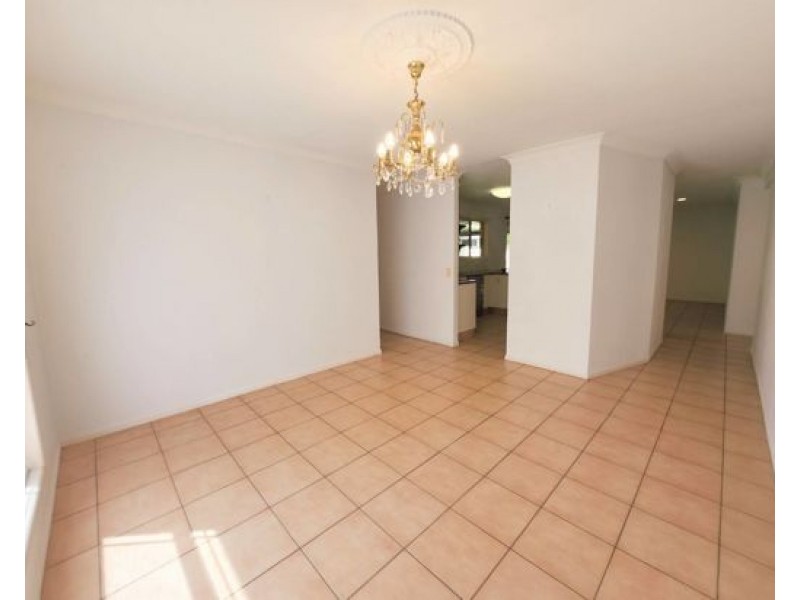 13 Kosciusko Crescent, Southport QLD 4215