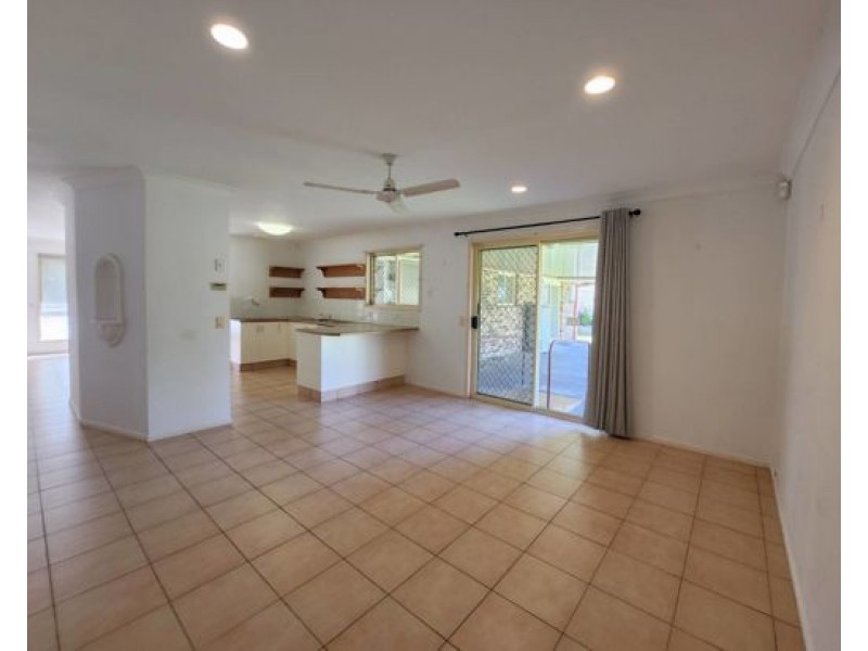 13 Kosciusko Crescent, Southport QLD 4215