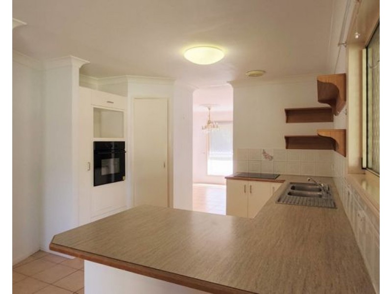 13 Kosciusko Crescent, Southport QLD 4215