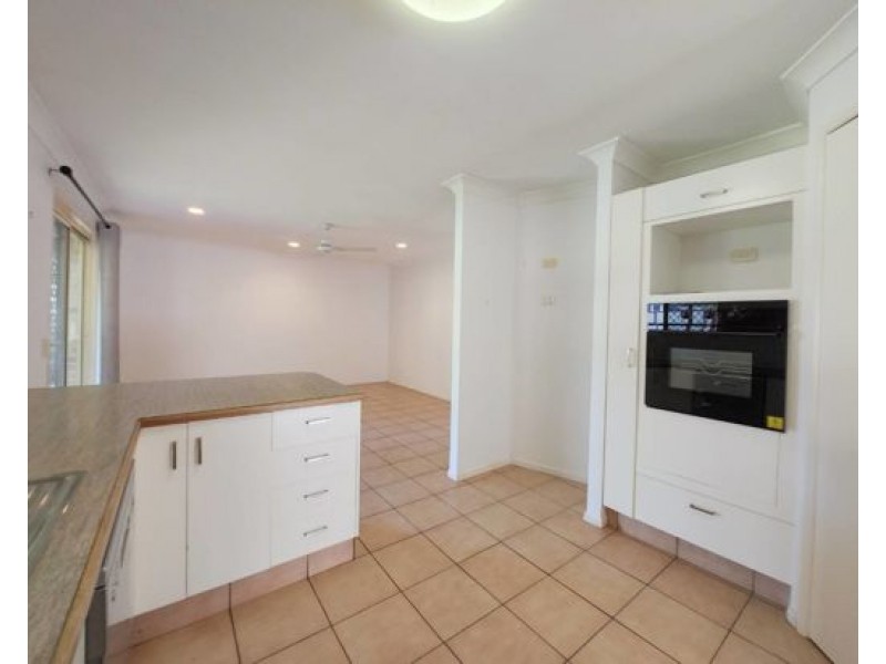 13 Kosciusko Crescent, Southport QLD 4215