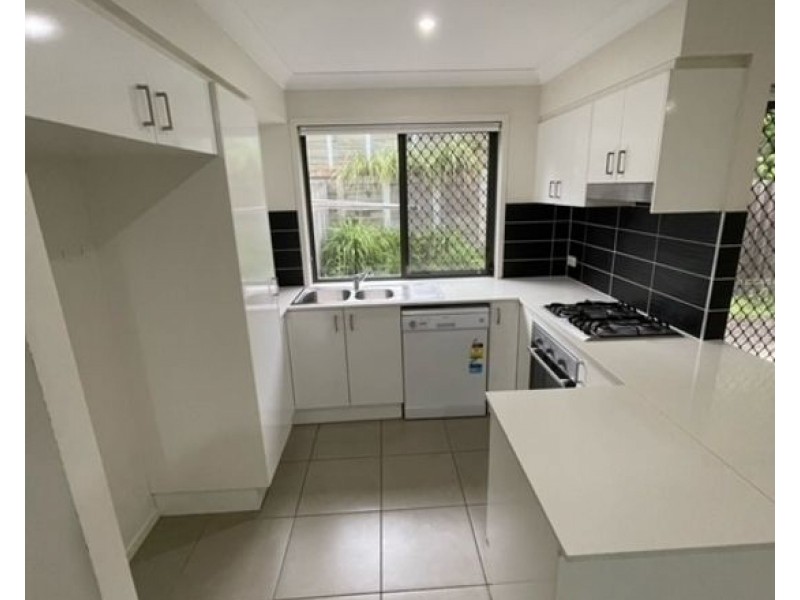 22 20 Kianawah Road South, Manly West QLD 4179