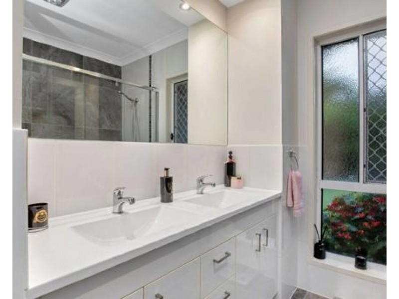 17 Carpenters Drive, Coomera QLD 4209