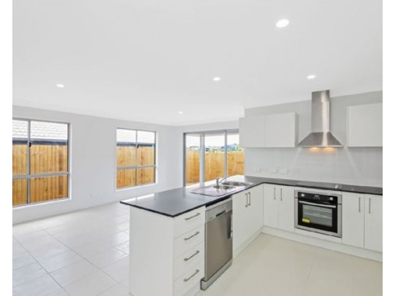 16 Harvard Street, Pimpama QLD 4209