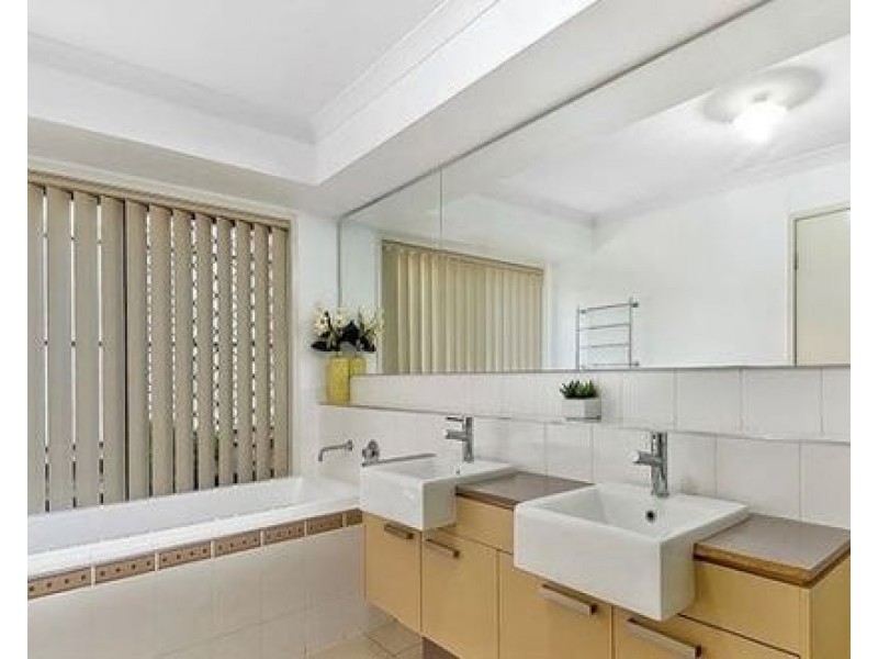 52 Parkwood Drive, Heathwood QLD 4110