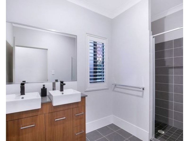 6 Bronze Court, Griffin QLD 4503