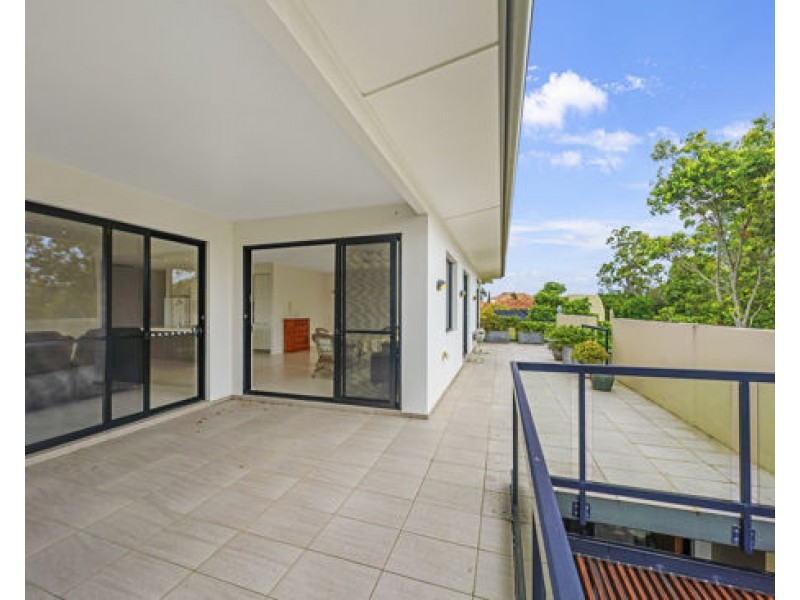 9/305 Easthill Drive, Robina QLD 4226