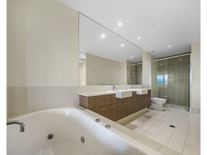 9/305 Easthill Drive, Robina QLD 4226