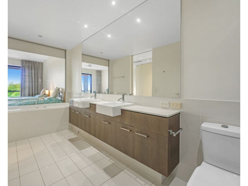 9/305 Easthill Drive, Robina QLD 4226