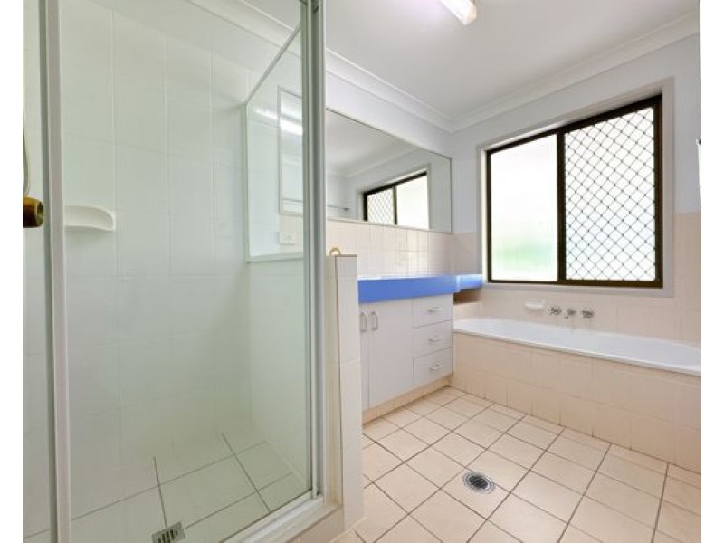 10 Emerald Drive, Regents Park QLD 4118