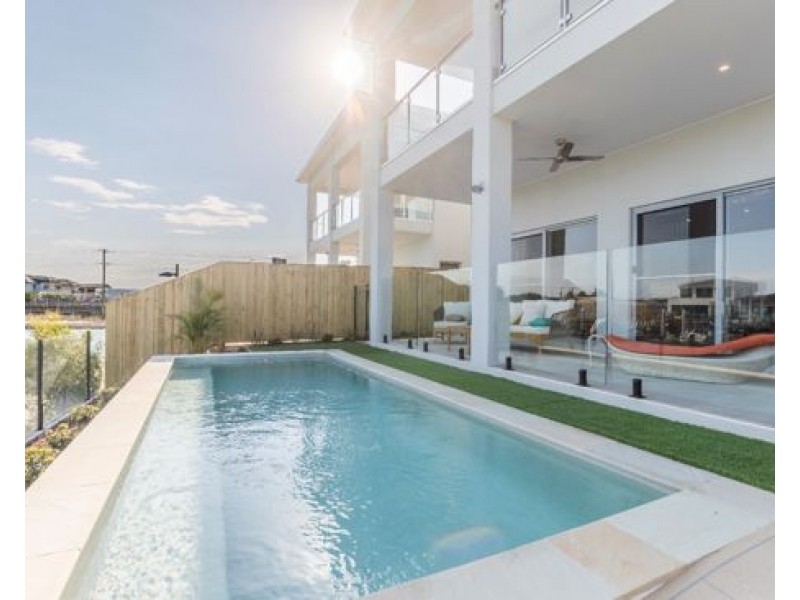 5 Santa Monica boulevard, Hope Island QLD 4212