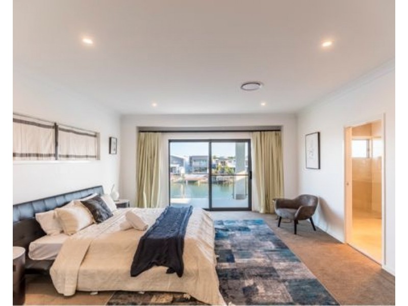 5 Santa Monica boulevard, Hope Island QLD 4212