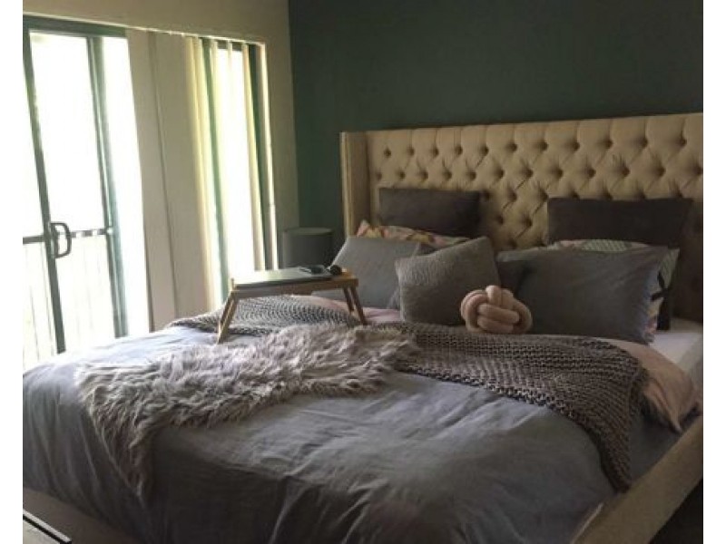 1/156 Greenacre Drive, Arundel QLD 4214