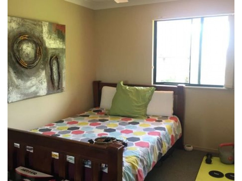 1/156 Greenacre Drive, Arundel QLD 4214