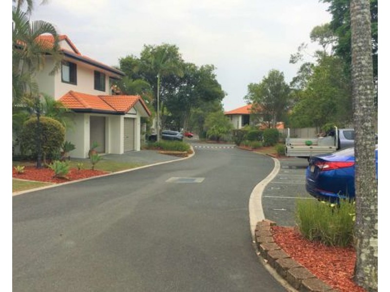 1/156 Greenacre Drive, Arundel QLD 4214
