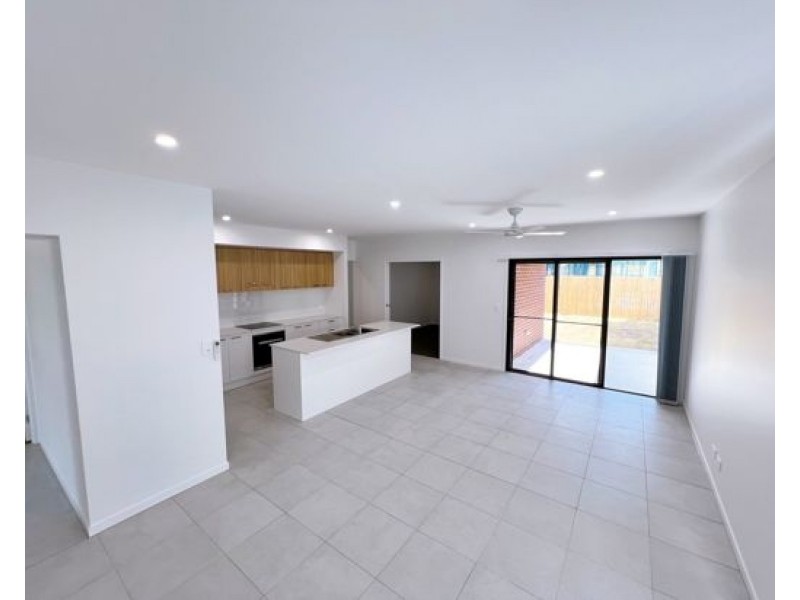 60 Juniper Dr, Greenbank QLD 4124
