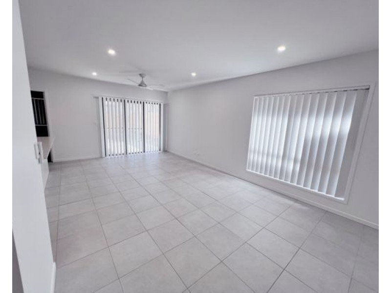 60 Juniper Dr, Greenbank QLD 4124