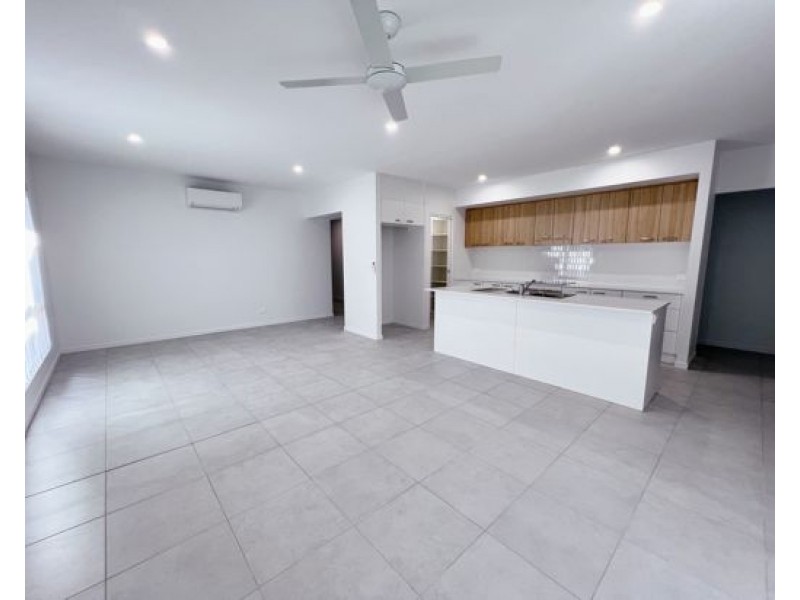 60 Juniper Dr, Greenbank QLD 4124