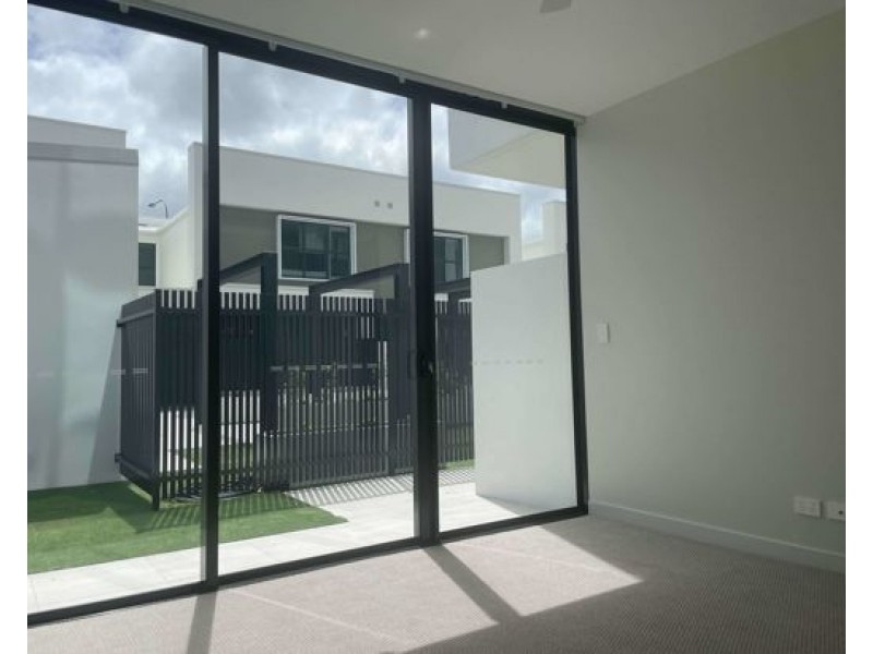 Unit 105 1 Waterfront Place, Robina QLD 4226