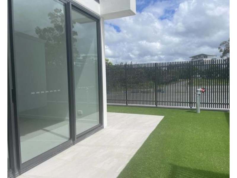 Unit 105 1 Waterfront Place, Robina QLD 4226