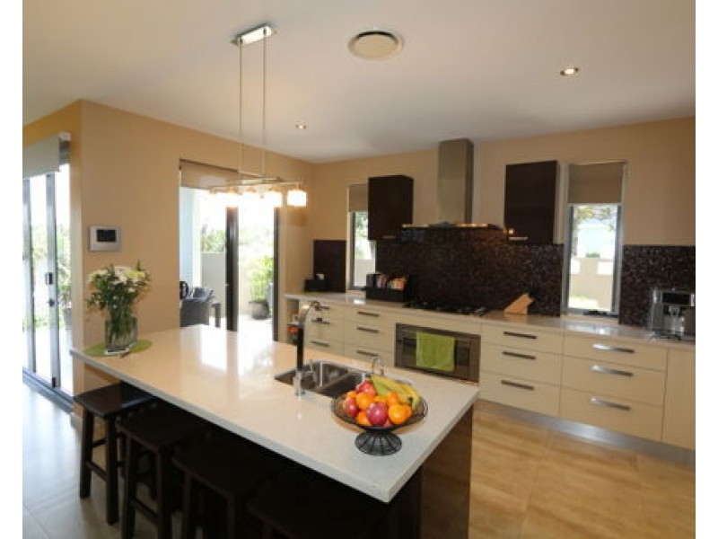 1/5056 Emerald Island Drive, Carrara QLD 4211