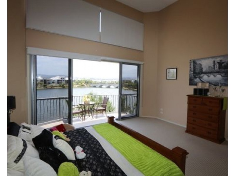 1/5056 Emerald Island Drive, Carrara QLD 4211
