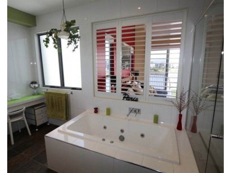 1/5056 Emerald Island Drive, Carrara QLD 4211