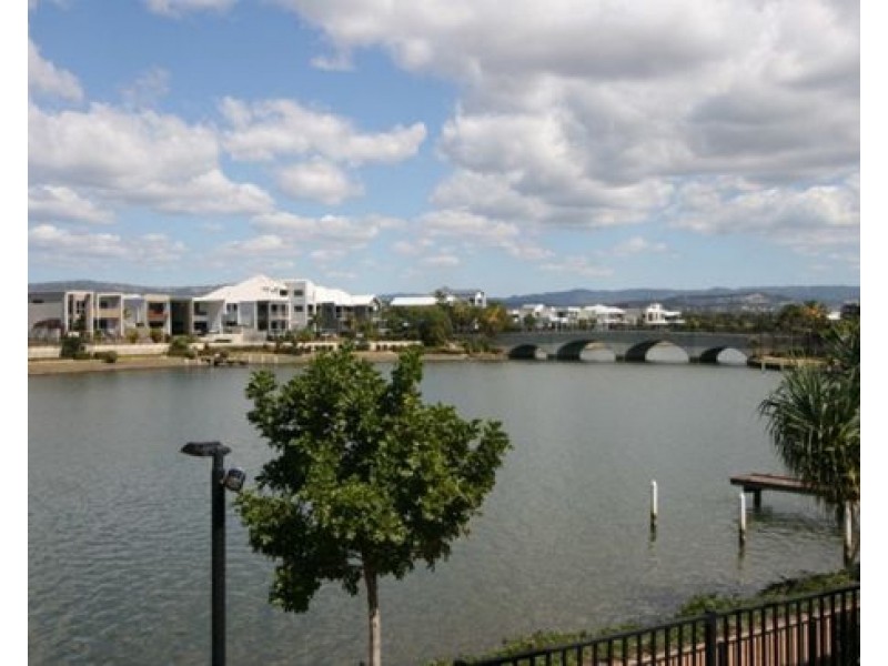 1/5056 Emerald Island Drive, Carrara QLD 4211