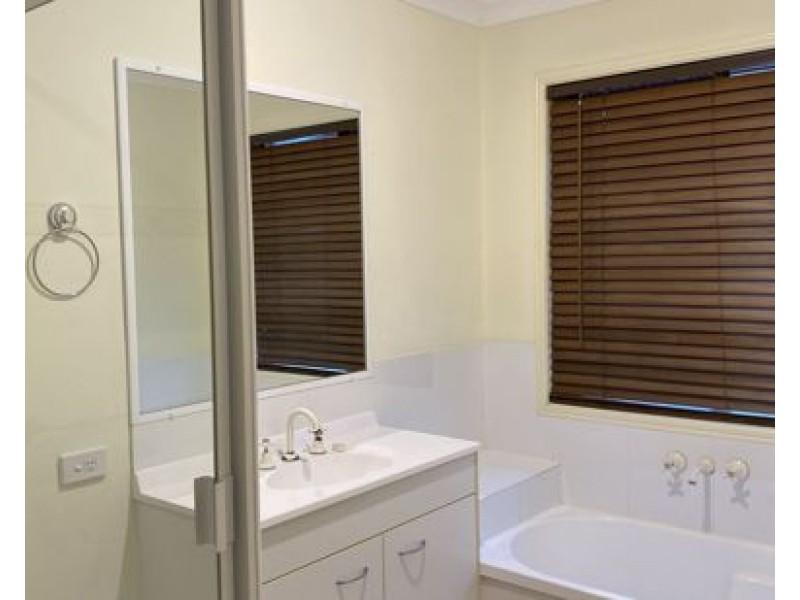 3 Kulkyne Ln, Parkinson QLD 4115