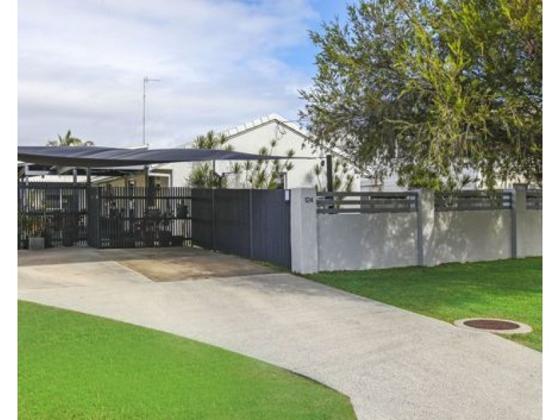 124 Bamboo Avenue, Benowa QLD 4217