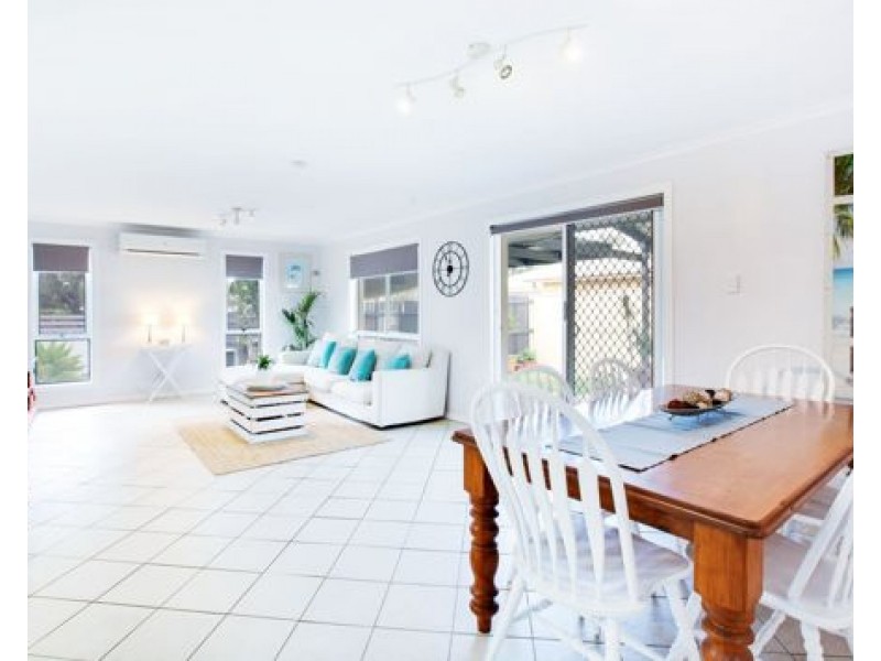 124 Bamboo Avenue, Benowa QLD 4217